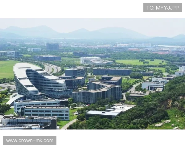 埃里克森技术美学新视角：科技与人文交融重塑新闻传播新格局